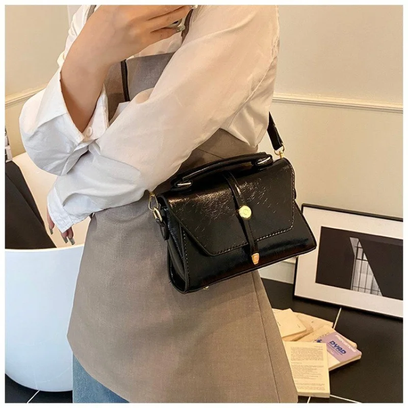 

Шикарный держатель для карт через плечо для женщин, маленькая кожаная сумка, минималистичный дизайн для всего телефона и незаменимых карт