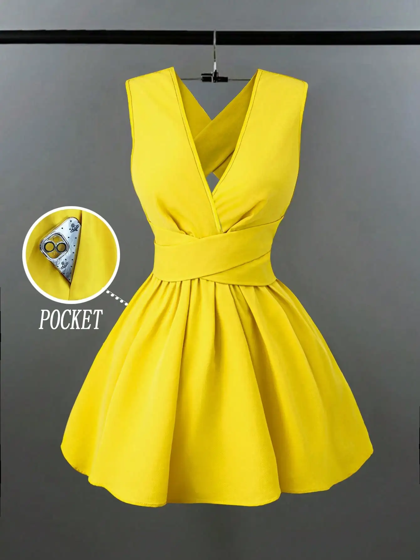 

Желтое мини-платье А-силуэта без рукавов с V-образным вырезом, поясом на талии и карманом
