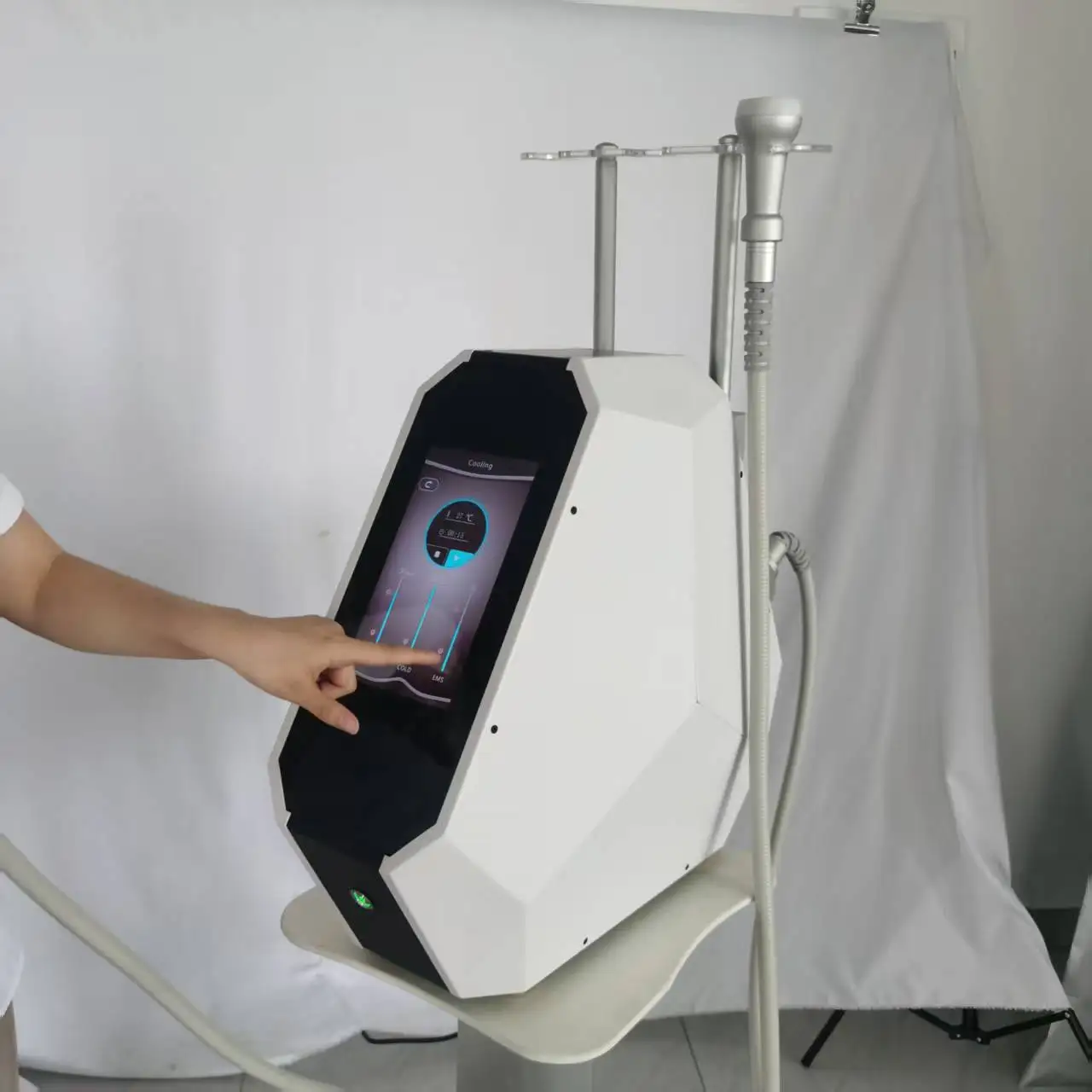 

2025 Новая технология, портативная машина для похудения Cryo T Shock, устройство для охлаждения кожи лица и тела, профессиональное устройство для охлаждения кожи T Shock Cool
