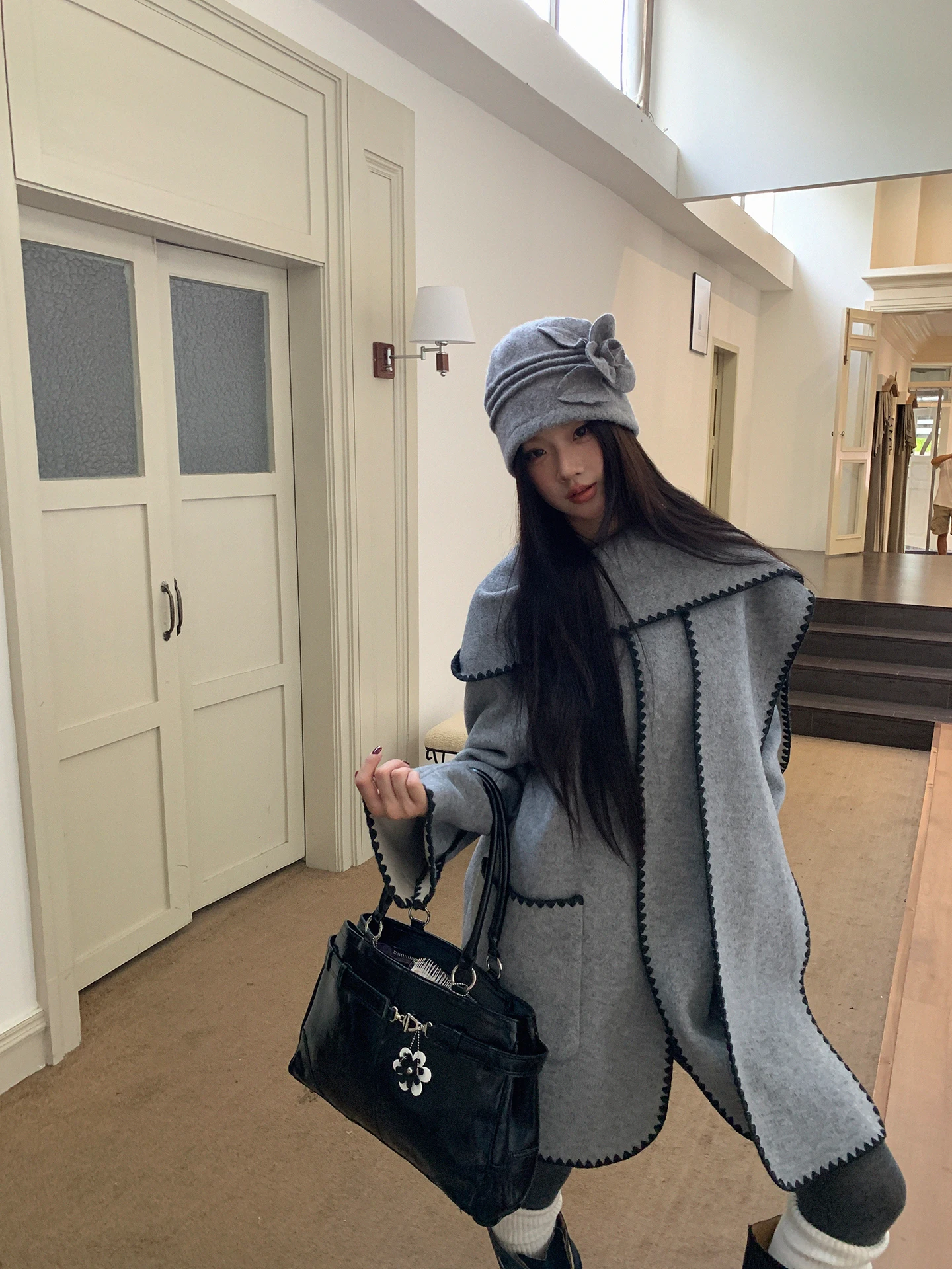 معطف صوف رمادي نسائي بتصميم شتوي جديد لعام 2025، ملابس خارجية من الموهير ذات طابع فريد، أزياء المشاهير الحمراء