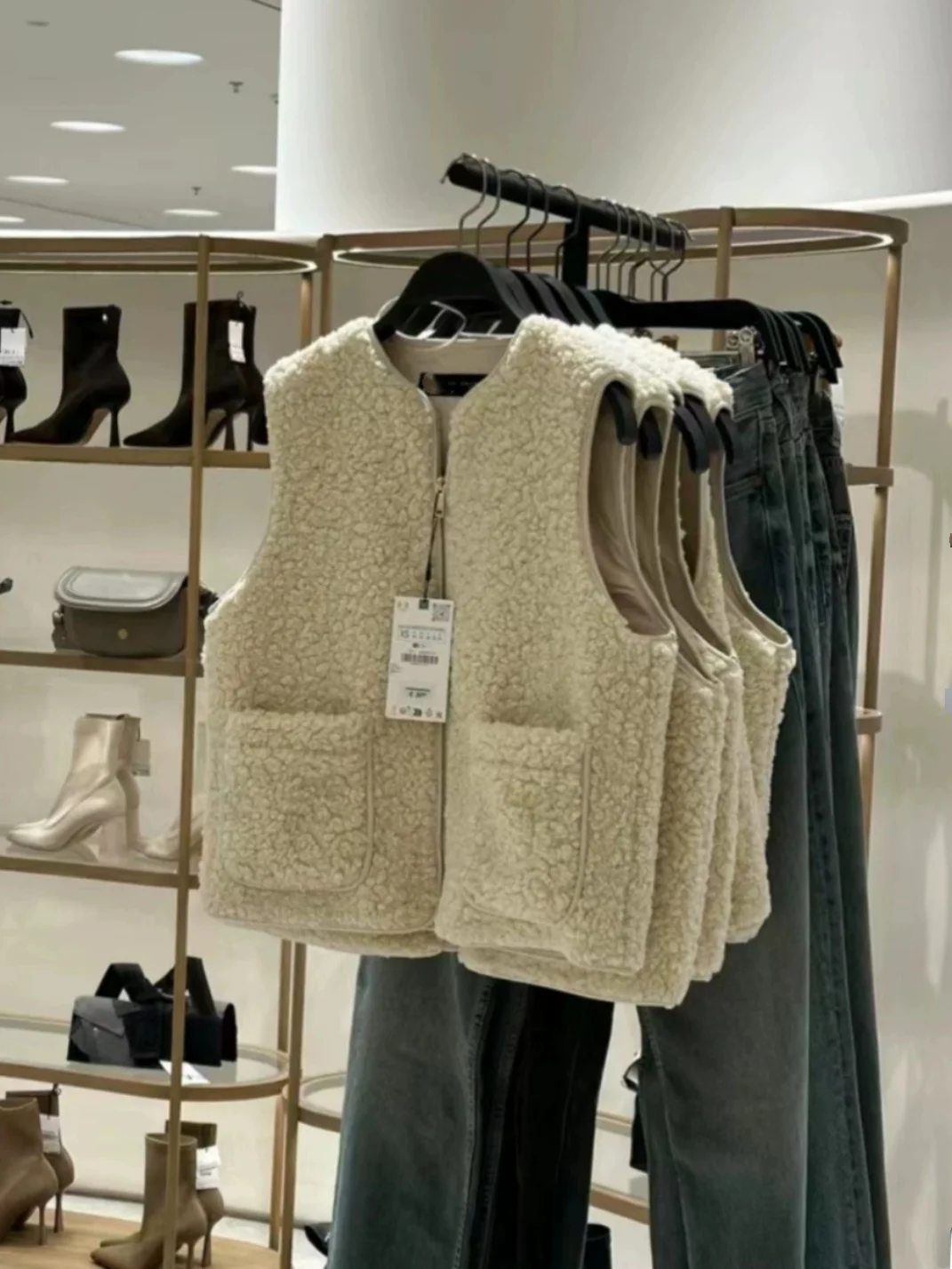 

Autumn Winter New Arrival Women's Vest kets Decorated Faux Fur ort Effect Lamb's Wool 30845 Versatile Sle Polyester ...