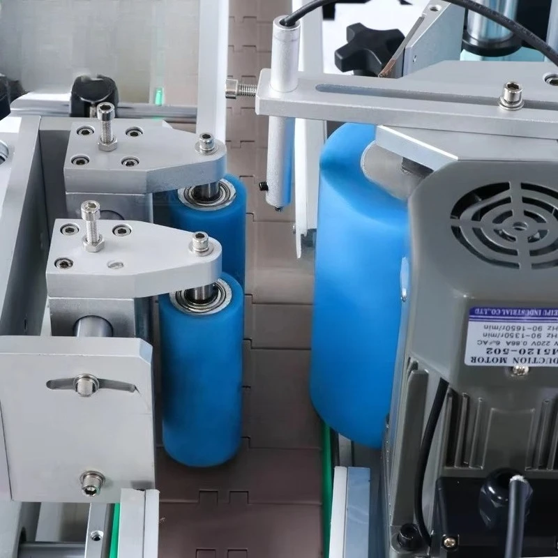 ZS-TB500 Sticker Liquid Soap Automatic Water Bottle Labeling Machines 2 Side With Coder