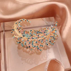 golden feather ladies brooch, suitable for party travel daily wear, elegant luxury versatile, used to decorate clothes
