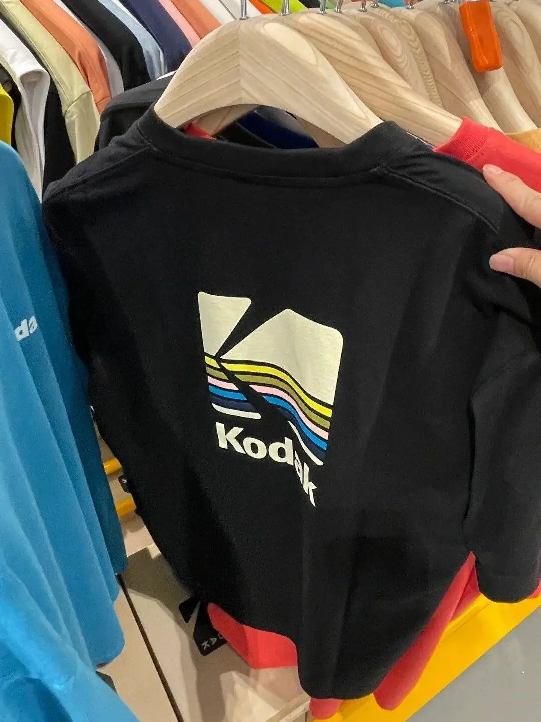 Le magliette a maniche corte in puro cotone per l'estate sono trendy e casual, con stampe di lettere sia per uomini che per donne