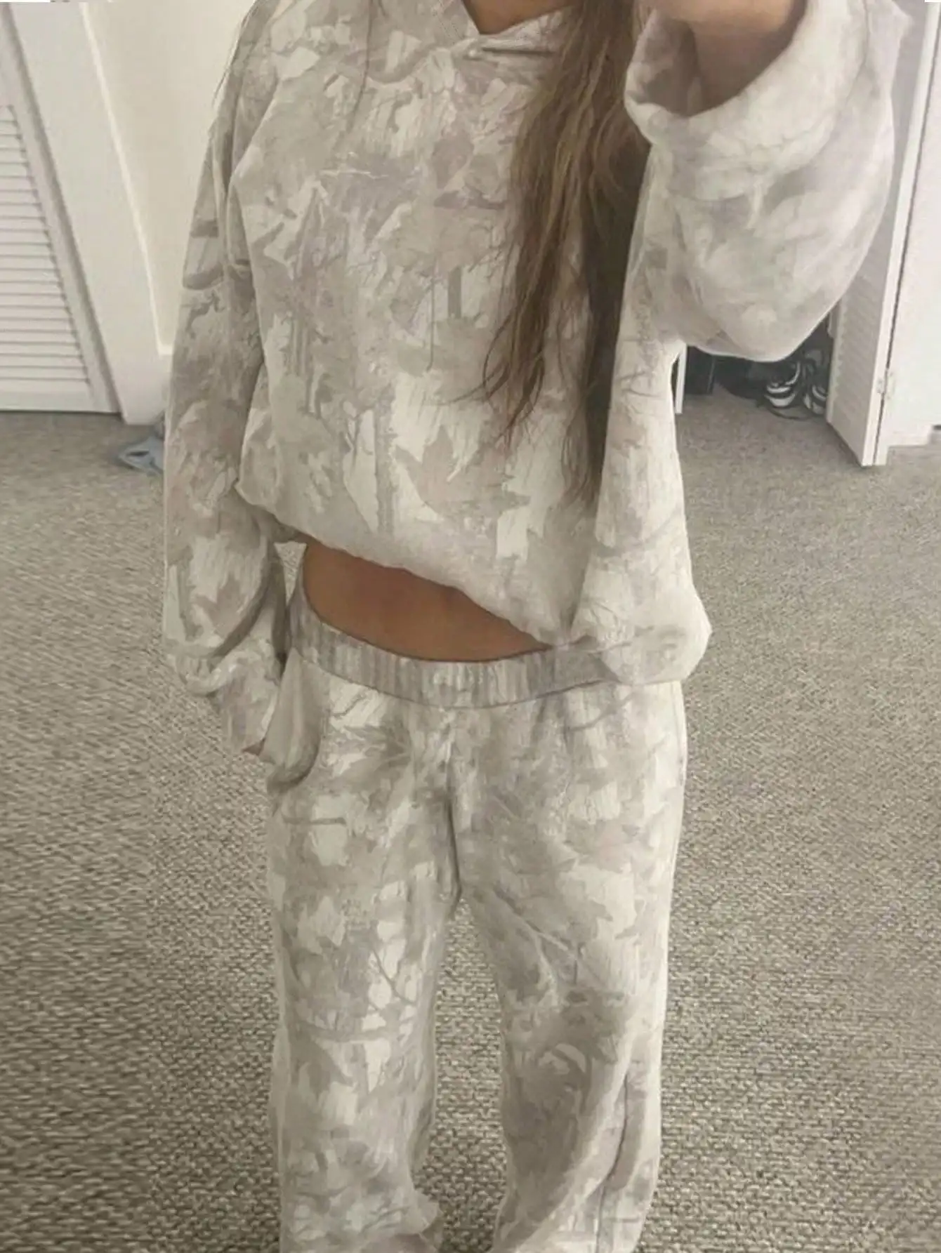 

2-Piece Set Women's Cropped Hoodie & Jogger Pants with Abstract Print