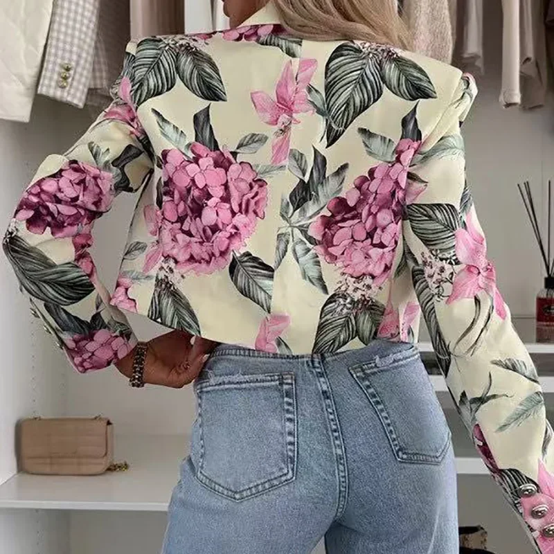Kadın Çiçek Baskılı Blazer Ceket ve Kısa Etek Seti - usage example