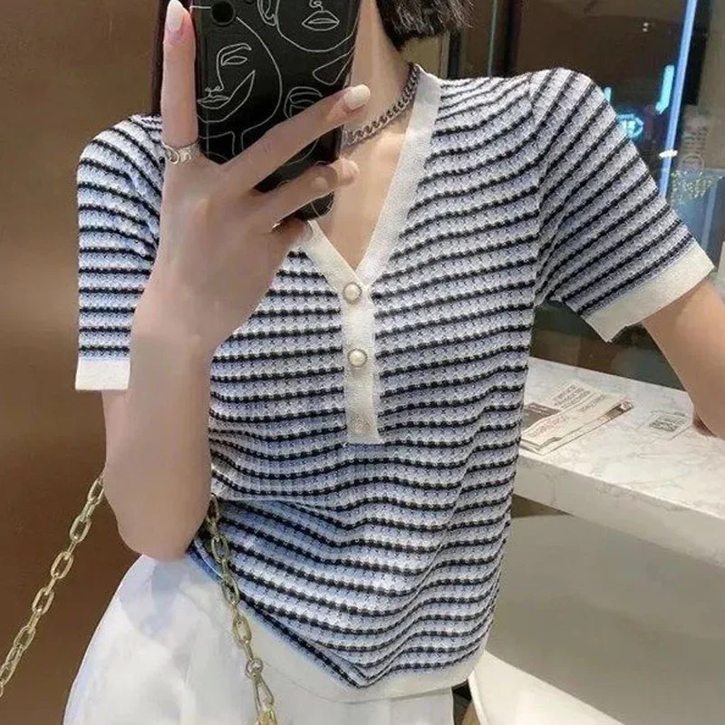 

Large Size Summer Korean New Women V-neck Knitting Stripe Contrasting Colors Slim Shoulder Short Sleeve Office Lady T-shirt