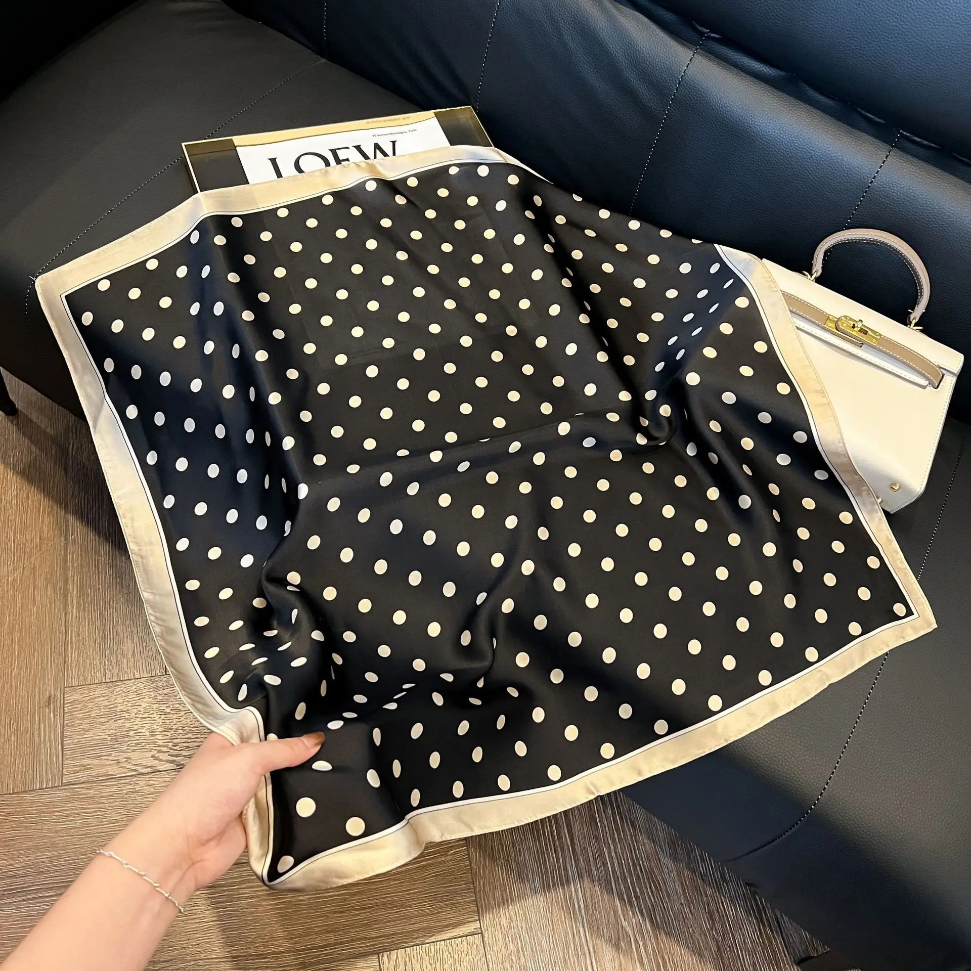 70 cm gepunkteter Schal für Damen, Frühling und Sommer, dünner Twill-Schal aus Seidenimitat für modischen und vielseitigen Turban-Schal – Detail 6