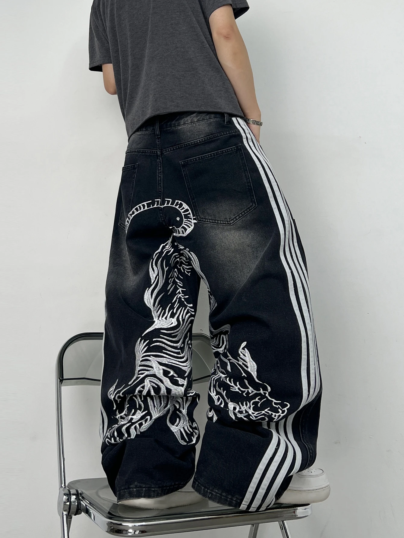 American Retro Fierce Tiger Embroidered Striped Webbing Design Black Loose Jeans Men Y2K Trendy Street Fashion Versatile Pants
