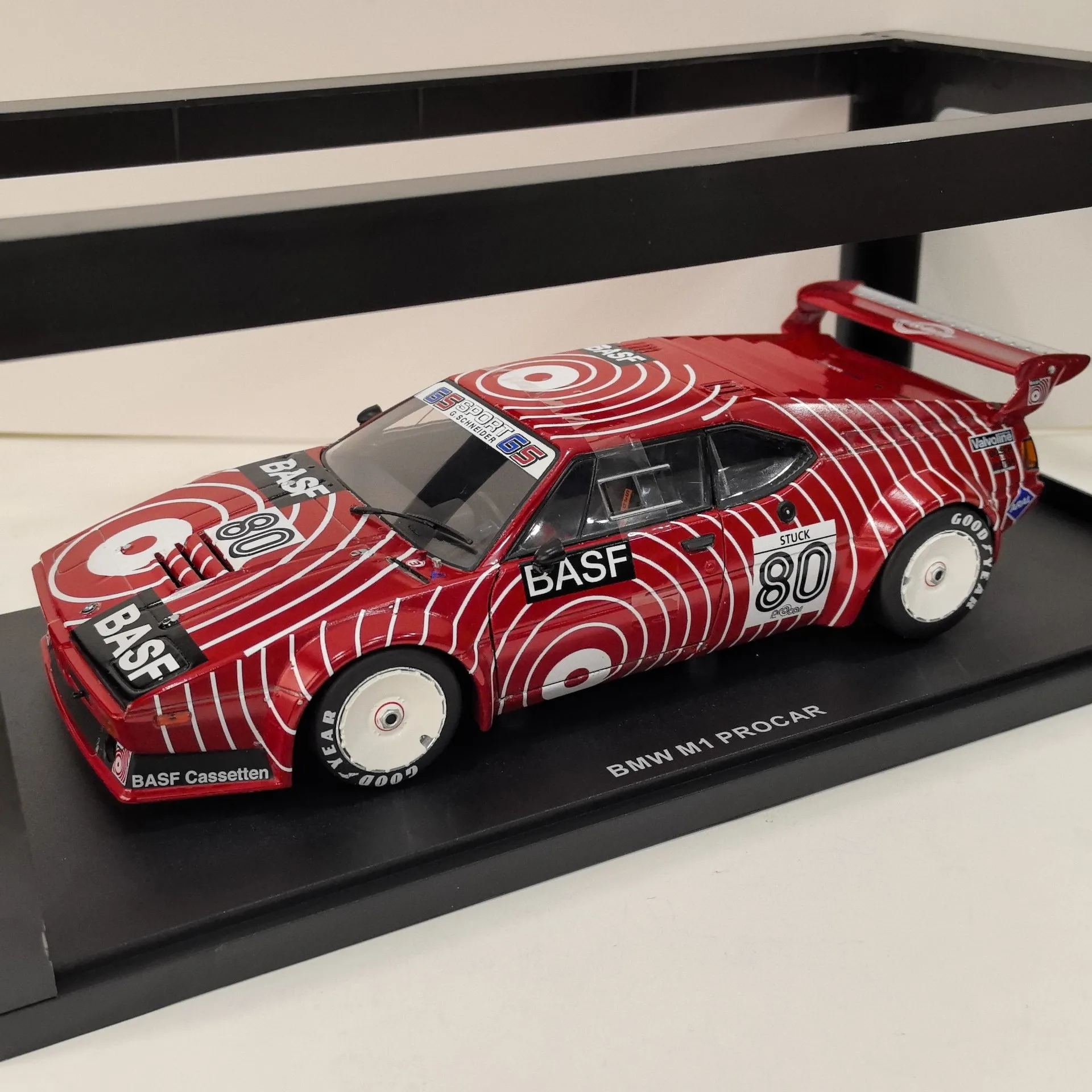 

Flaws Diecast Werk83 1/18 Slcae BMW M1 PROCAR #80 Alloy Car Model Collectible Toy Gift Souvenir Display Ornament