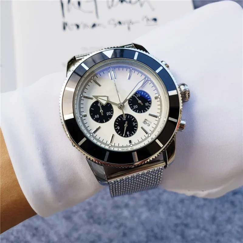 

2026, a brand-new high-quality men's product - a 42-millimeter quartz watch. Luxurious multi-functional chronograph wristwatch