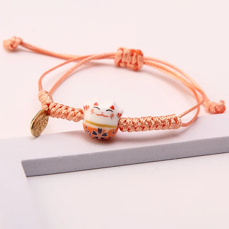 Keramik-Maneki-Neko-Armband mit roter Schnur für Damen und Herren, handgefertigt, geflochten, Glückskatze-Charm, Amulett, Reichtum, Feng Shui, Neujahrsgeschenk – Detail 3