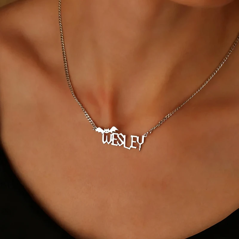 

Персонализированное ожерелье с именем на Хэллоуин для женщин и детей, индивидуальное имя из нержавеющей стали, подвеска в виде летучей мыши, ювелирное изделие на Хэллоуин, подарок