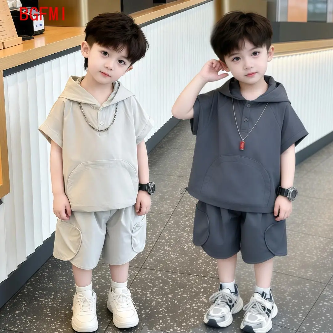 

Boys' Summer Sunscreen Short Sleeve Set 2026 New Kid Korean Little Boys' Hooded Solid Color Thin Top+Casual Shorts 2pcs Set