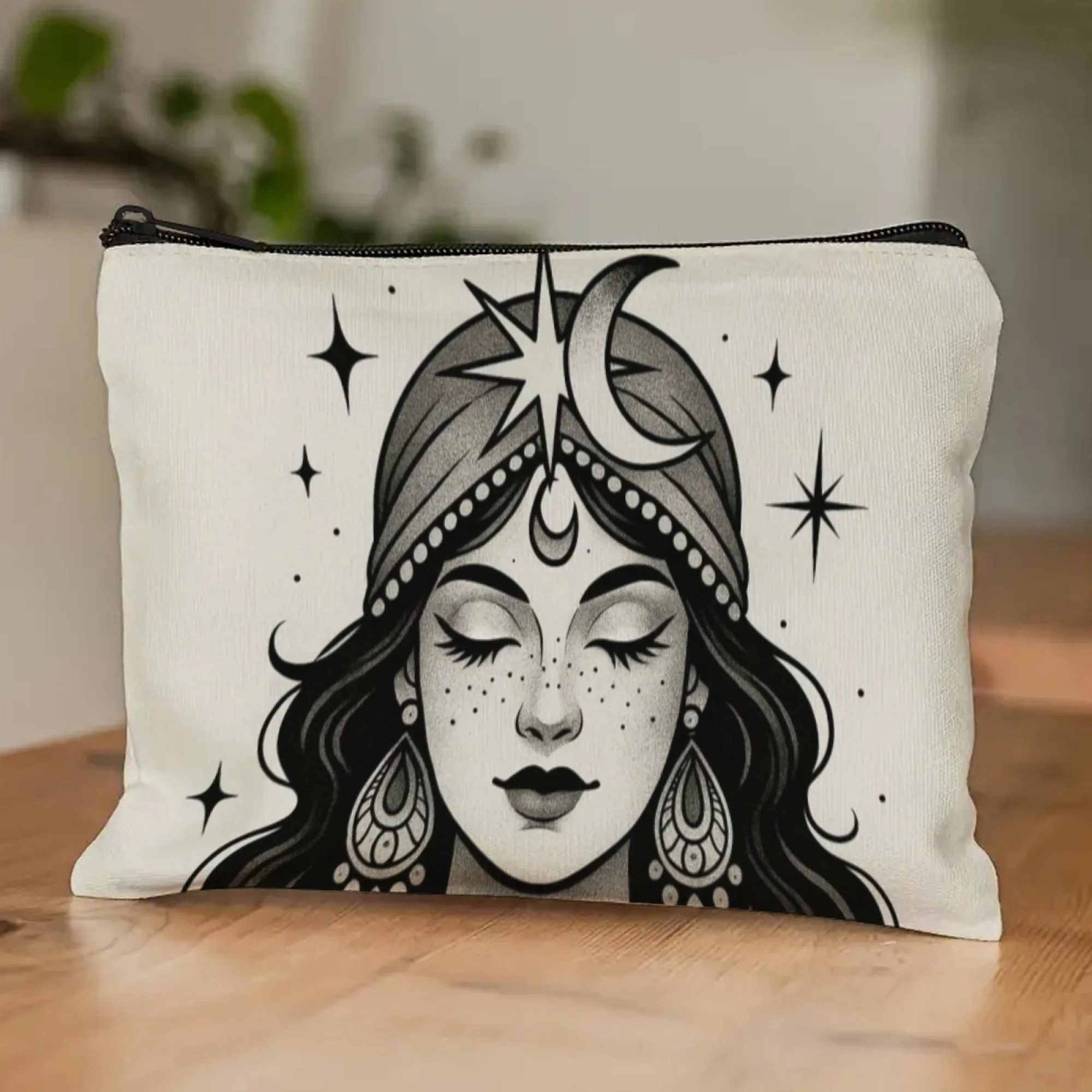 Kosmetiktasche „Mystical Spiritual Witch Woman“ im okkulten Design mit Halbmondsternen und Retro-Details. Witchy Aesthetic Makeup-Tasche