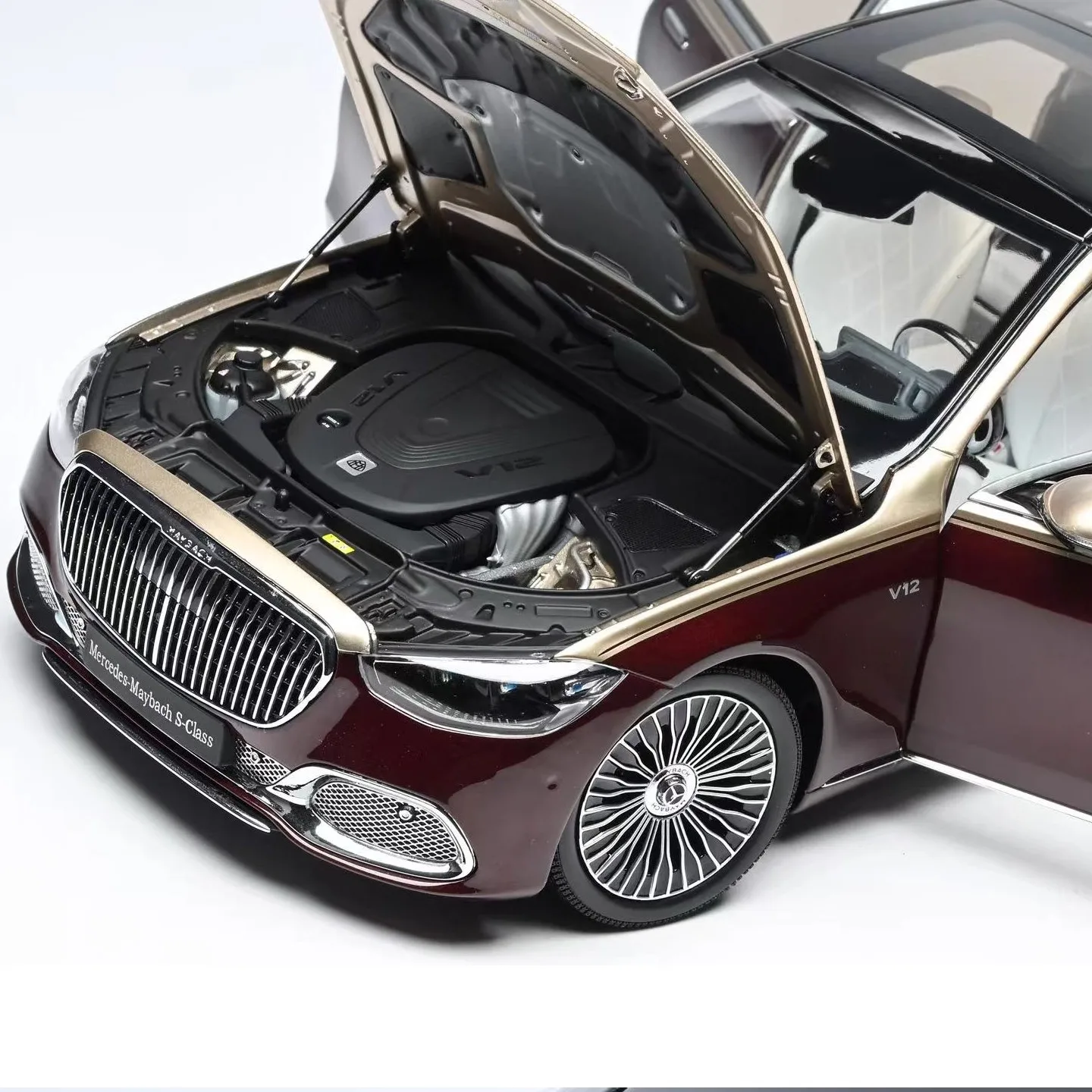 Bijna echte AR 1/18 Mercedes-Maybach S680 S-Klasse gegoten volledig open automodel simulatie legering verzamelauto's jongen speelgoed cadeau