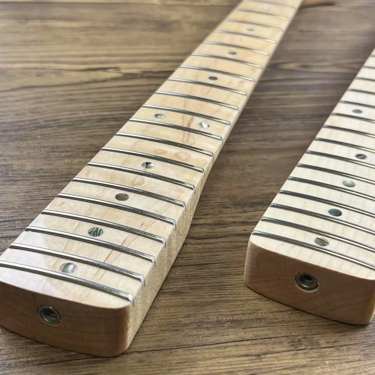 

Guitar Neck ST Style 21-Fret Maple Fingerboard Gloss Finish Dual-Action Truss Rod for Guitarists