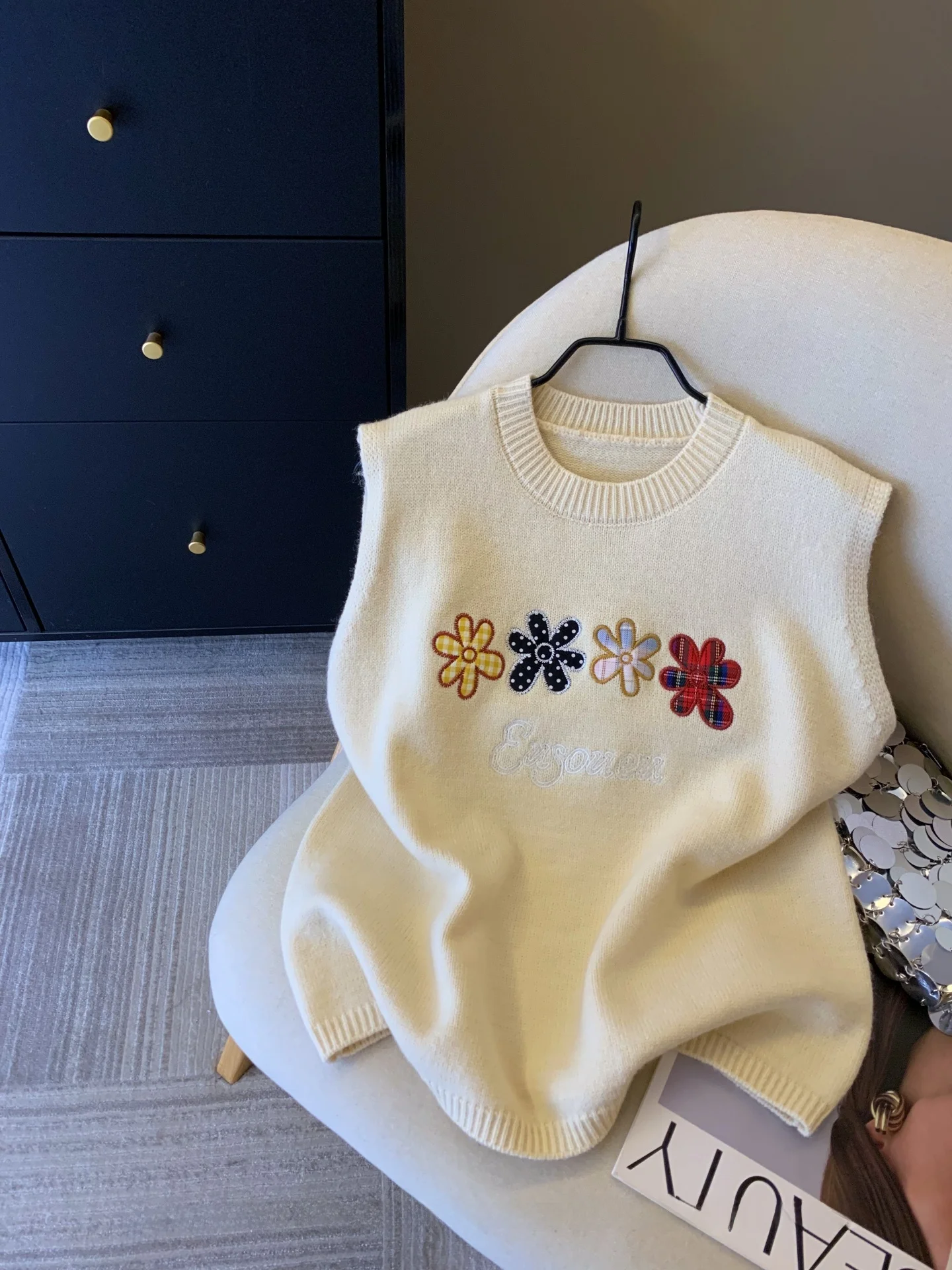 

Женский вязаный жилет с круглым вырезом, весна 2026, новинка, повседневный, удобный, мягкий, с цветочной вышивкой