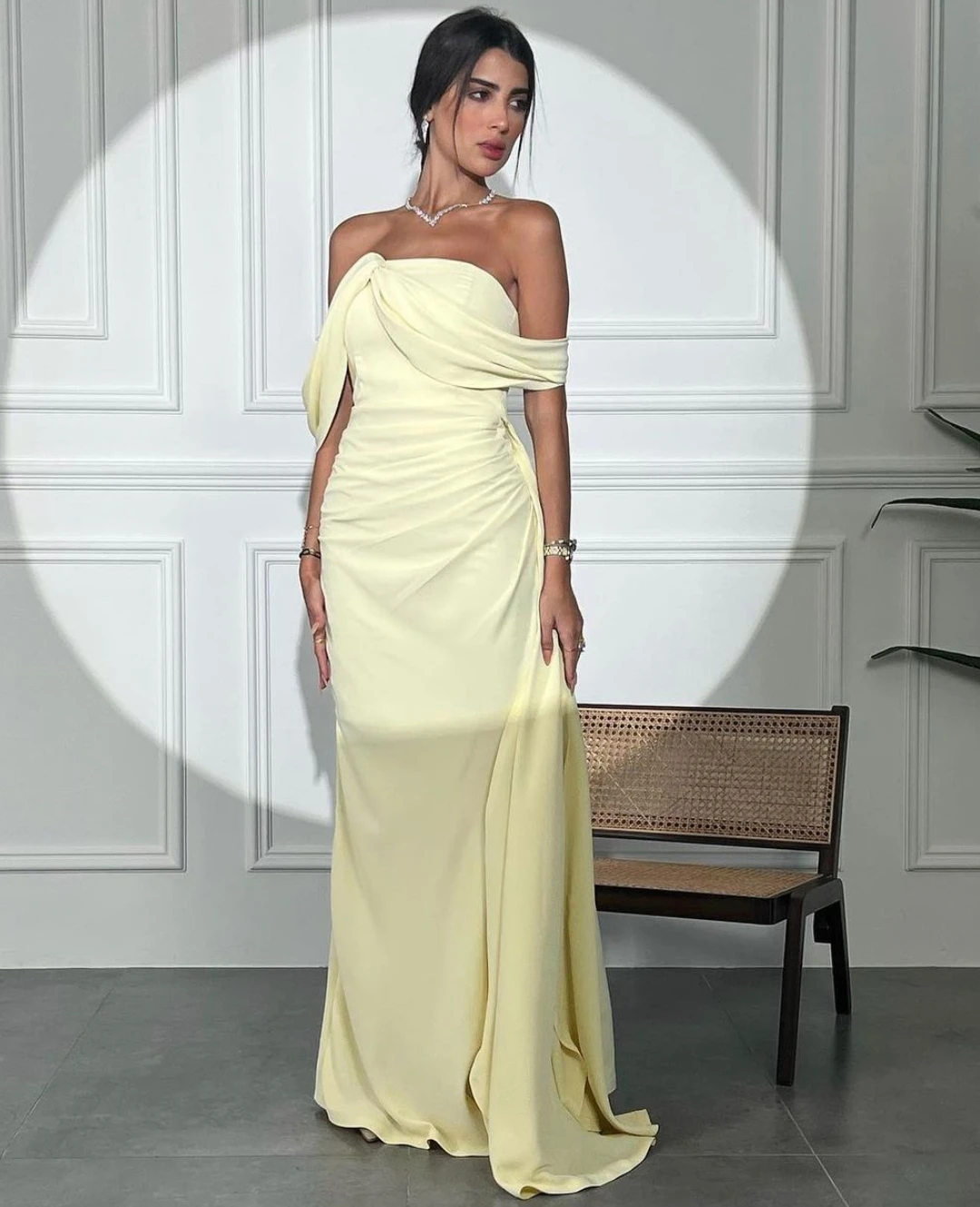 

Santorini Light Yellow Prom Dresses Strapless Off Shoulder Zipper Back Bridesmaid Dress Ruched Side Slit Evening Party Gowns