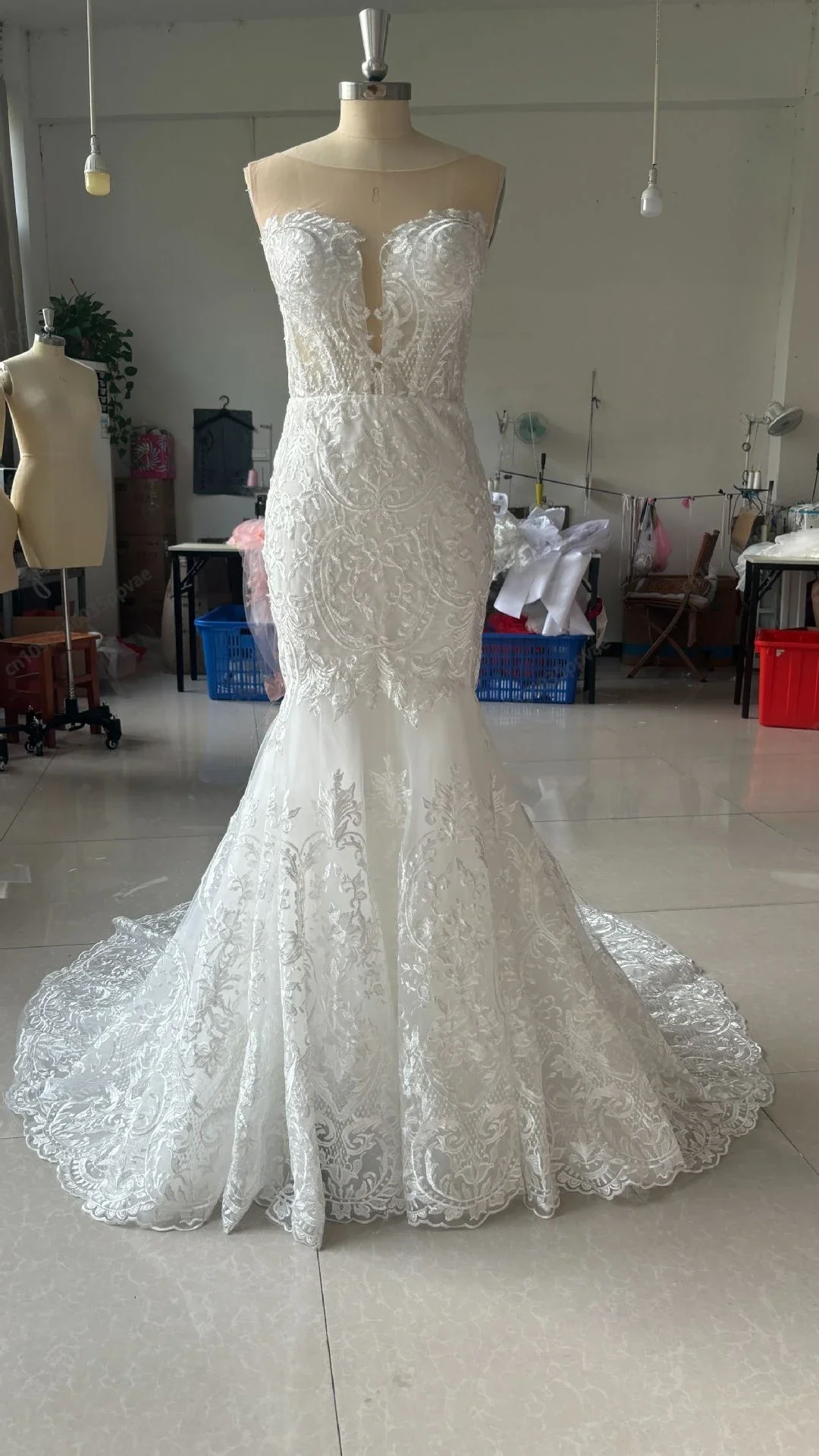 Robe de mariée sirène personnalisée, encolure dégagée, dentelle brodée, appliques, châle, poignées amovibles, cape, robe éducative, Novia, 2025