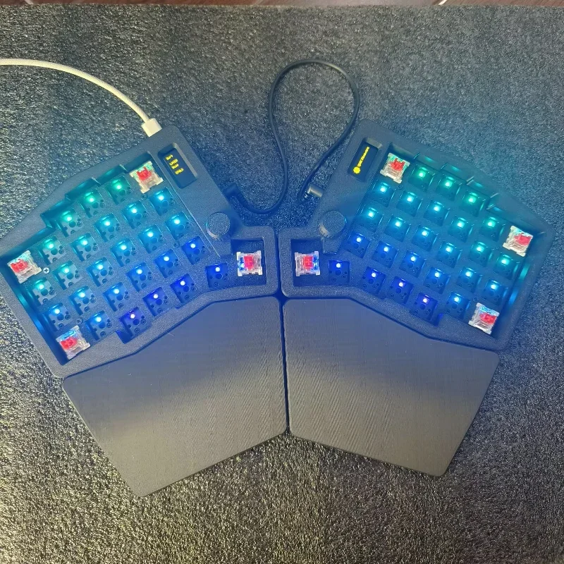 Sofle Rgb Split Keyboard Kit Customized Single Mode 3D Ergonomics Support Vail/QMK Wried Gaming Keyboard with Magnetic Hand Rest