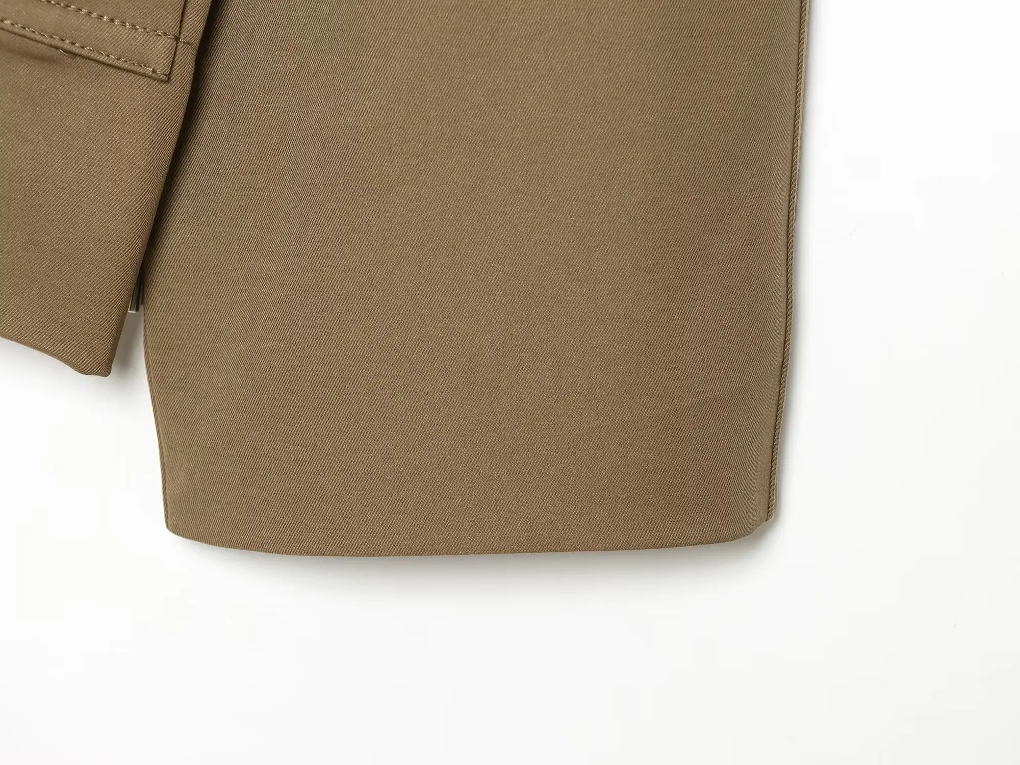 BSAY Damen Neuer Modischer Vielseitiger Kurzer Trenchcoat Kontrastfarbe Revers Gürtel Doppelreihig Locker Sitzende Pendler-Oberjacke – Detail 4