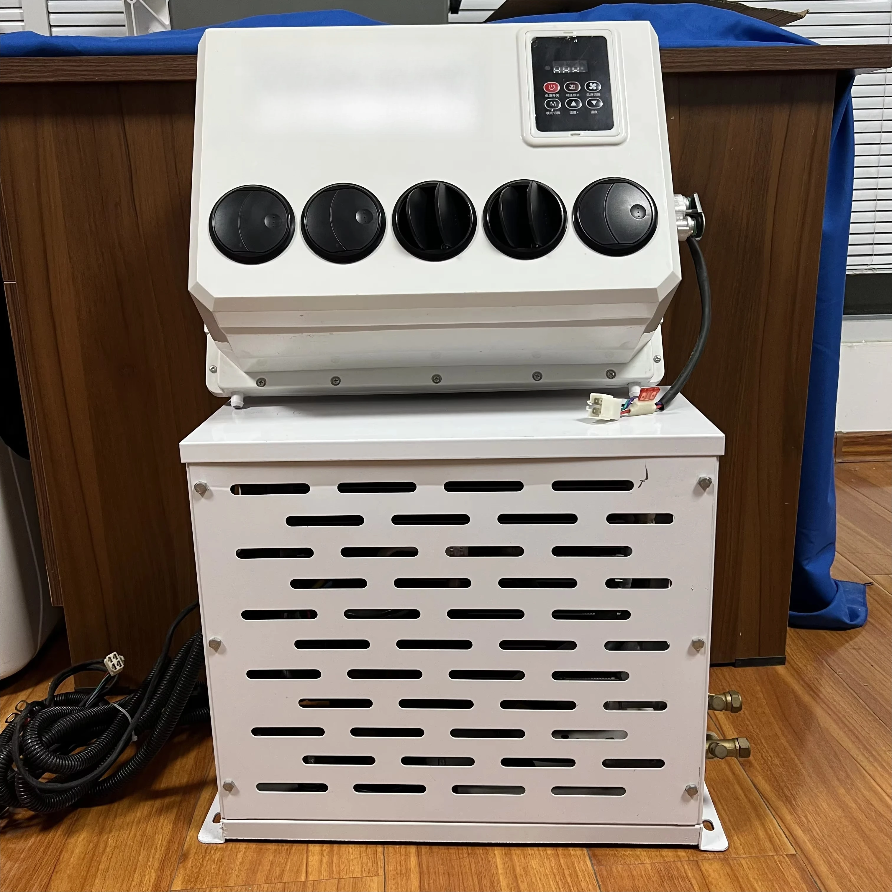 Electric AC Split Unit New Arrival 12V DC Air Conditioner for Cars Trucks Buses Boats 24V Made for R-134a Excavators
