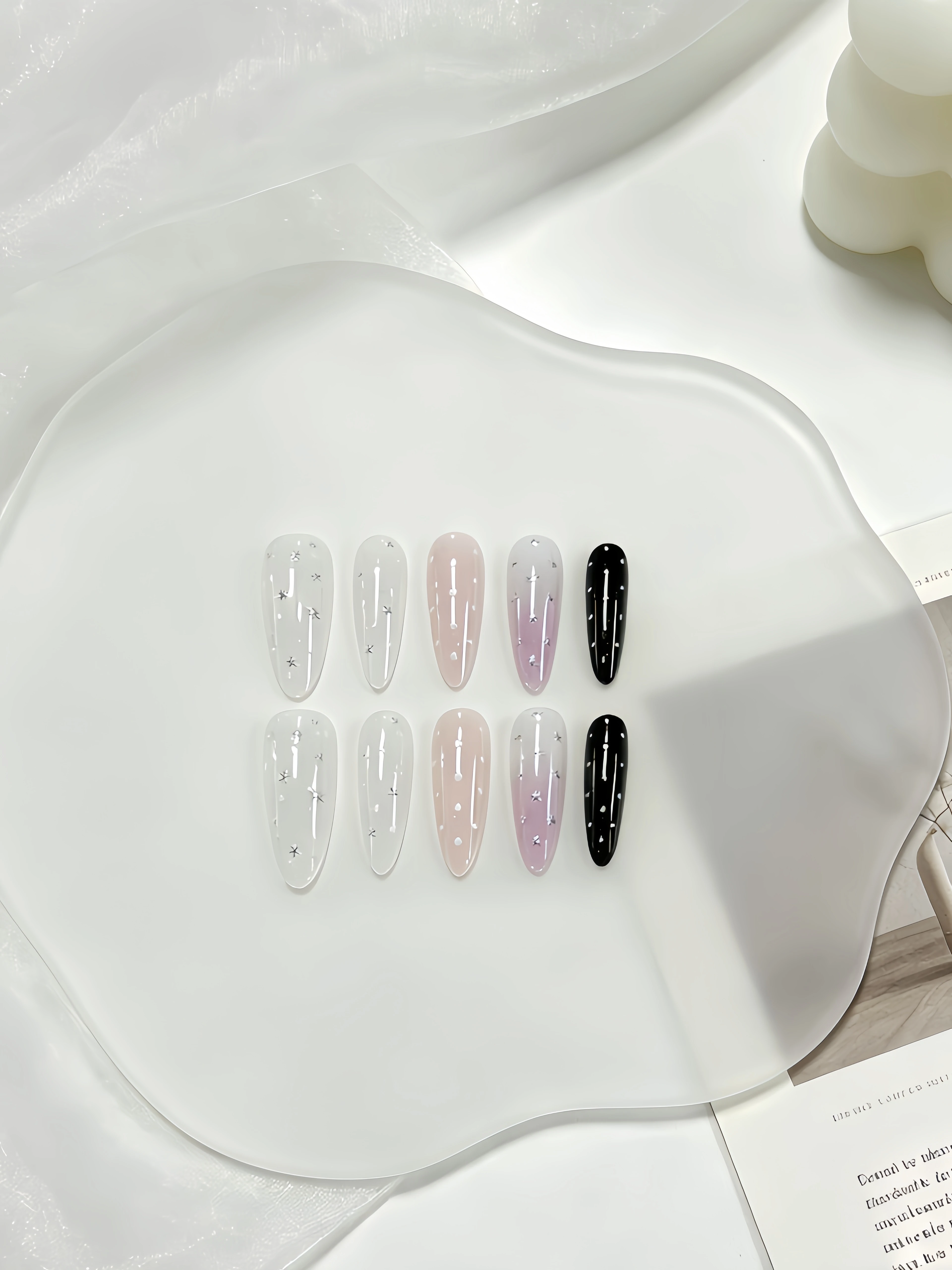 10 piezas de uñas postizas de longitud media en forma de gota de agua, con colores principales en blanco lechoso, rosa nude y negro degradado, puntas de uñas de estilo minimalista Y2K, con elementos de lunares, estrellas y ojo de gato, con un diseño sutil estilo Ins, adecuadas para trabajadoras de oficina, estudiantes, chicas a la moda y mujeres maduras, para uso diario, oficina, salidas, bares, discotecas, looks de temporada de vacaciones, temporada de graduación, bailes de graduación, estilo urbano, estilo de personalidad nicho, uñas postizas a presión, incluye un pegamento tipo gelatina y una lima de uñas.