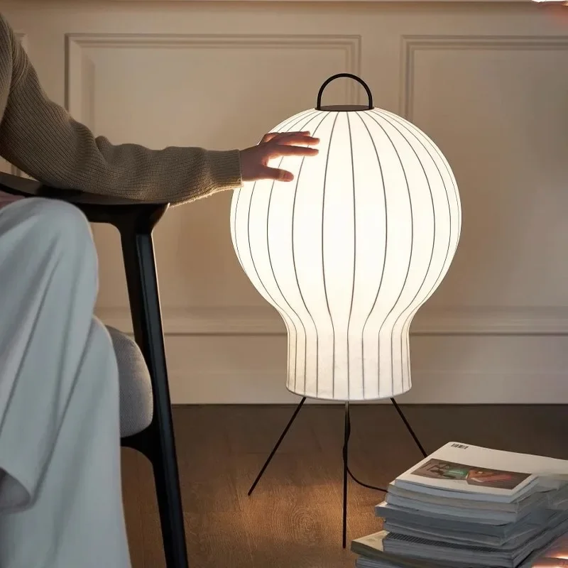 Silk jellyfish floor lamp, living room high-end designer atmosphere, medieval wabi-sabi wind, bedroom decoration bedside lamp