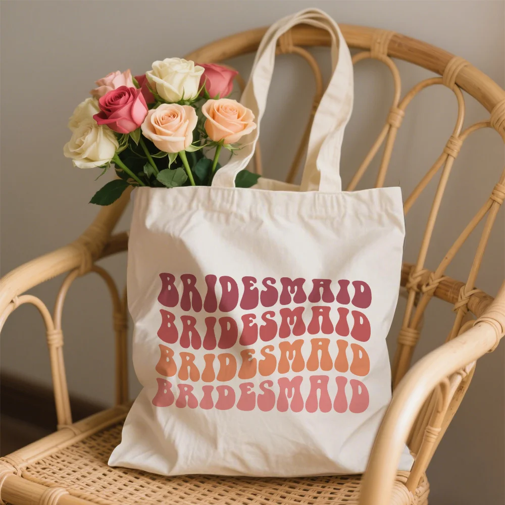 1pc of 2D Flat Printed Tote Bag for Bridesmaids, Measuring 40.64X35.56 cm. It Features a Beige Background with Pink And Orange T