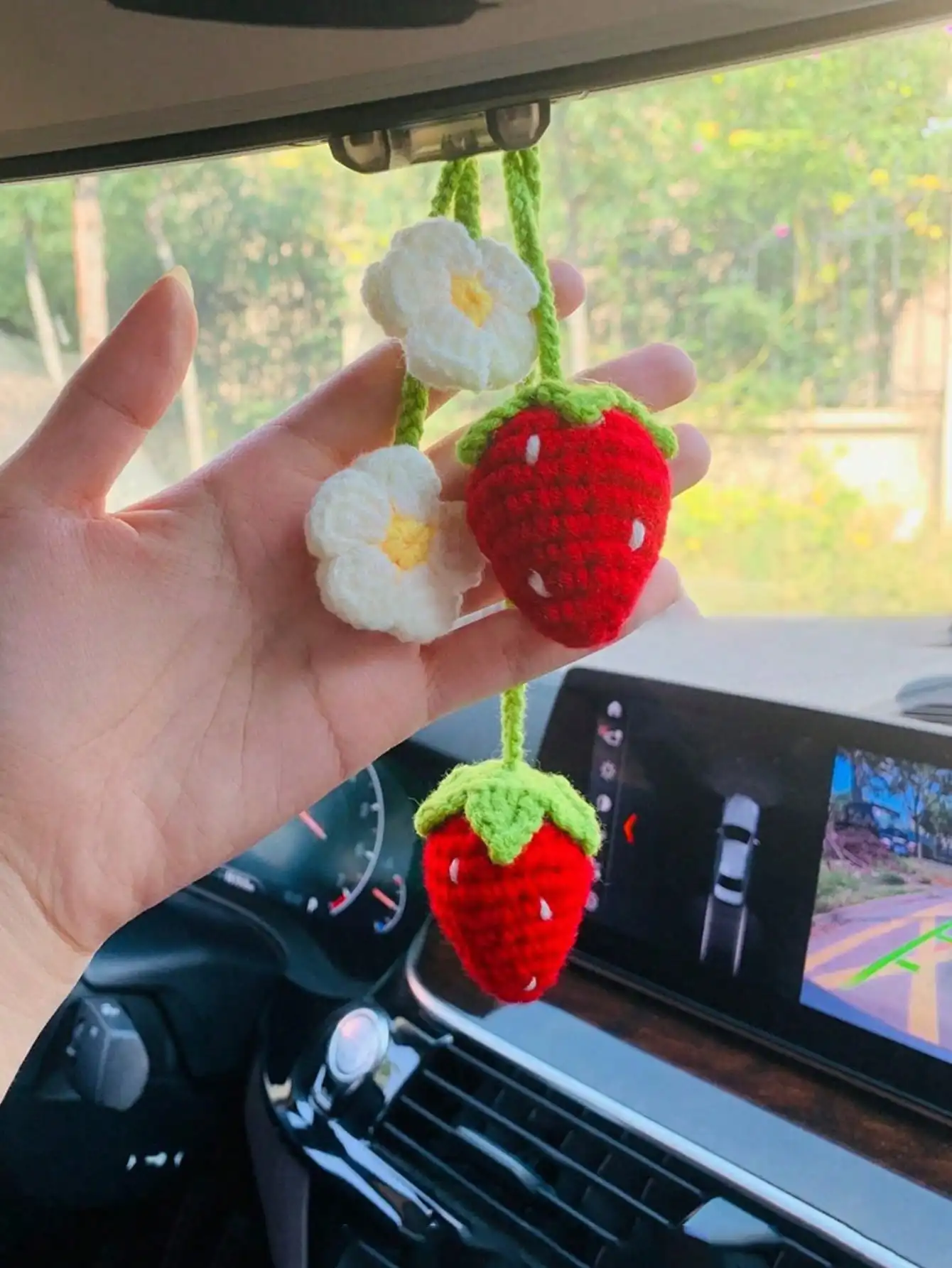 1Pc Car Rearview Mirror Woven Finished Pendant Strawberry Flower Pendant Cute Hanging Ornament Universal Lovely Fresh Car Interi