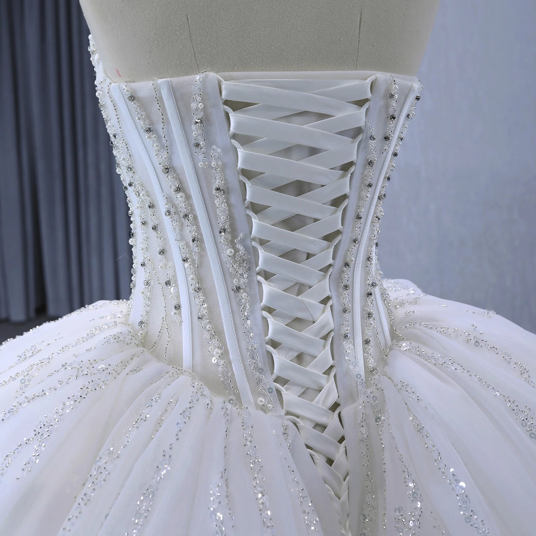 فستان زفاف Rosymae فاخر على شكل قلب وخط عنق على شكل قلب وصدرية شفافة أنيقة فستان زفاف أبيض