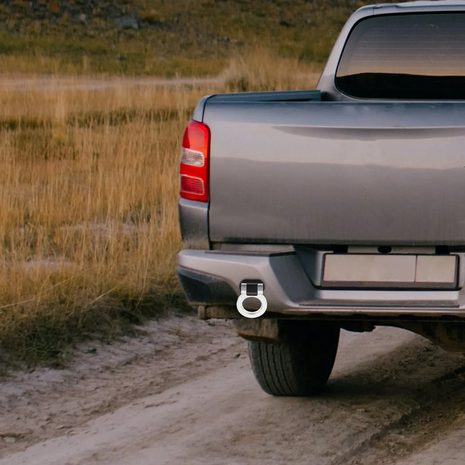 

Декоративное кольцо-фенер для бампера автомобиля: реалистичный имитатор буксировочного крюка, аксессуар для экстерьера авто, простой дизайн, стильный вид, надежное крепление.