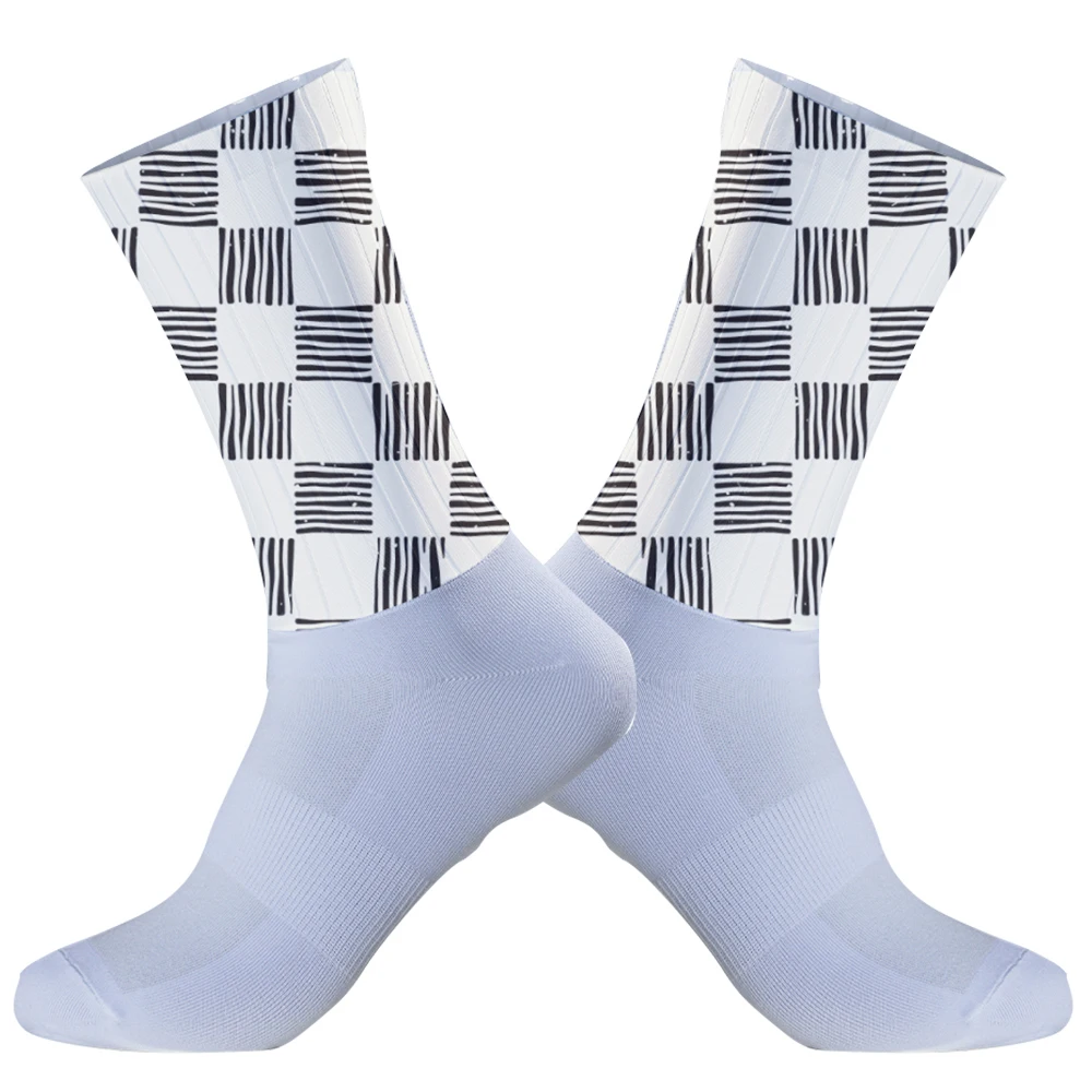 

2025 New 3D cutting, fits the foot shape without slipping, and provides a more relaxed riding posture!