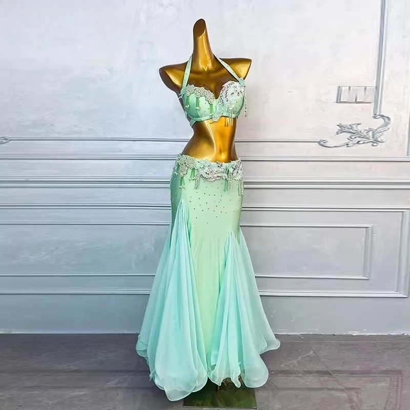 زي ممارسة أداء الرقص الشرقي المخصص للنساء 2025 مجموعة أزياء الرقص الشرقي الجديدة حمالات الصدر والتنانير الكبيرة