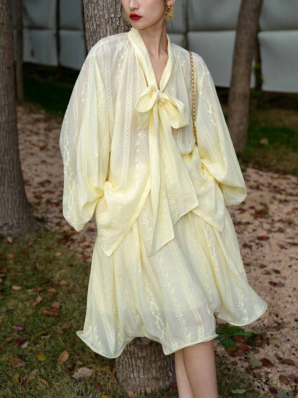 

Женская блузка LemonChen: Французская праздничная вышитая рубашка из шелковой хлопковой марли с кружевной юбкой из шелка с эффектом памяти, свободный крой, длинный рукав