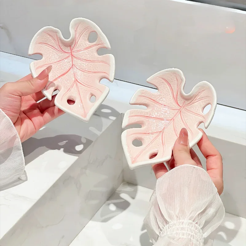 Nordic Pink Leaf Ceramic Soap Dish with Automatic Drain Cartoon Leaf Ceramic Hand Wash Soap Holder Bathroom Soap Dish Accessory