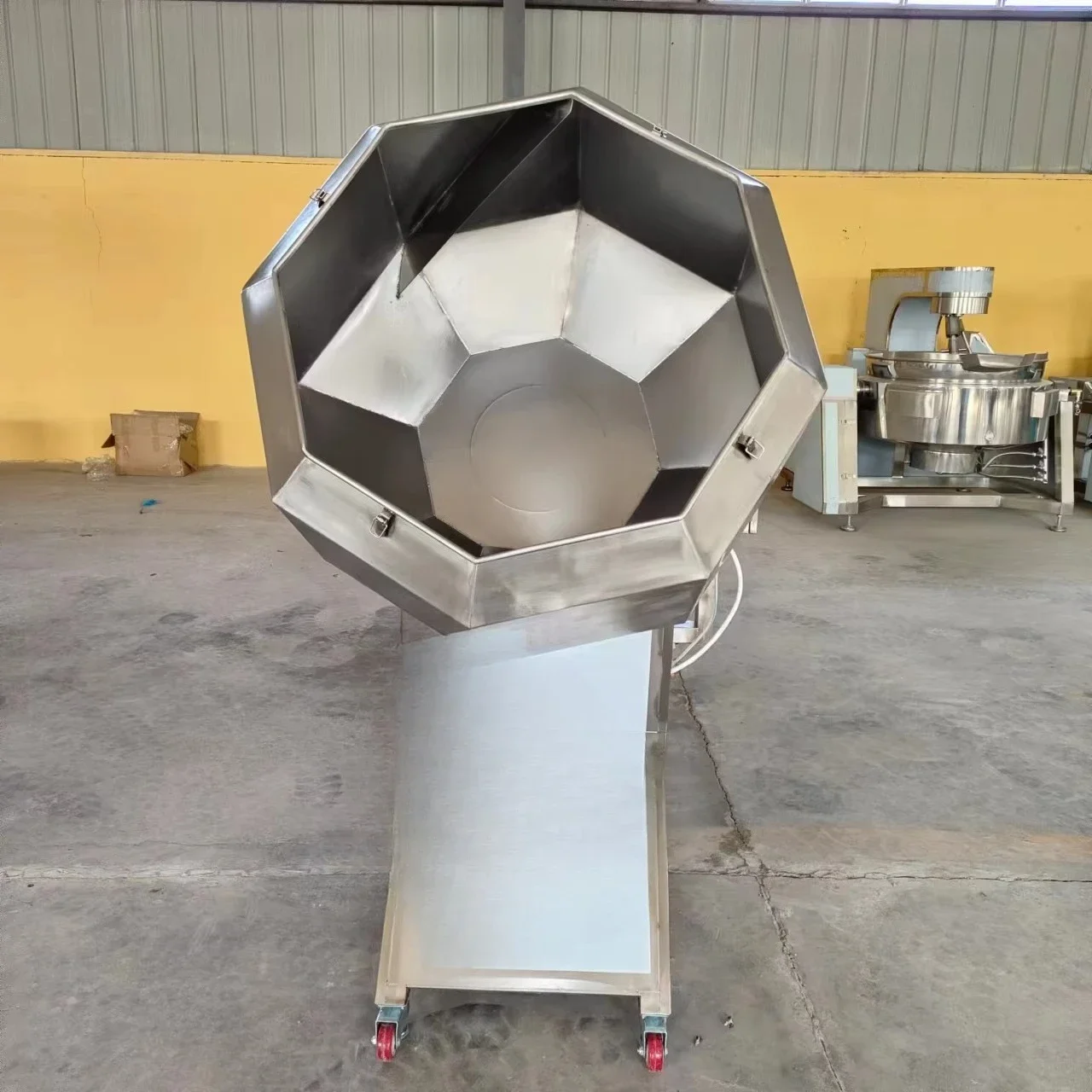 Corn flake seasoning machine, banana slices, tofu juice, salt adding machine, gluten octopus seasoning machine