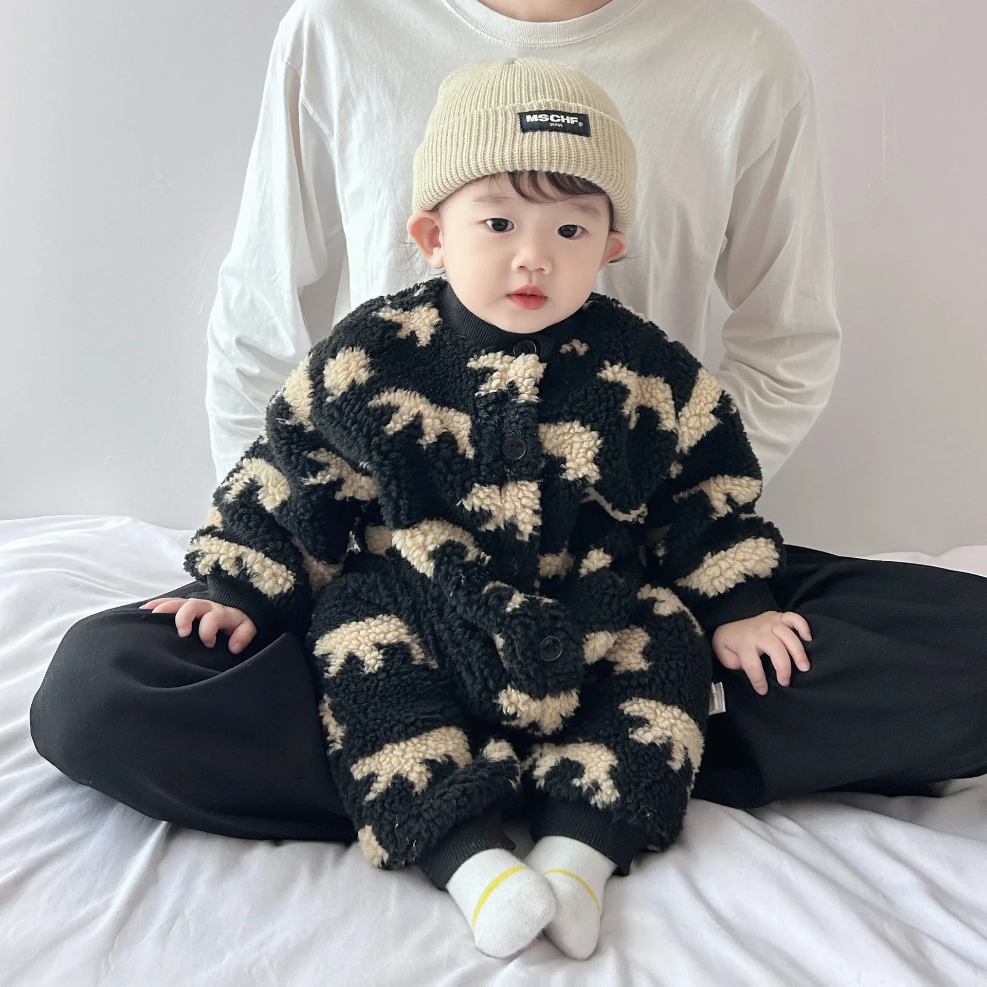 Baby Clothing Boys Girls Baby Fleece Thick Romper 2024 Winter New Fashion Cartoon Lamb Wool Warm and Comfortable Romper