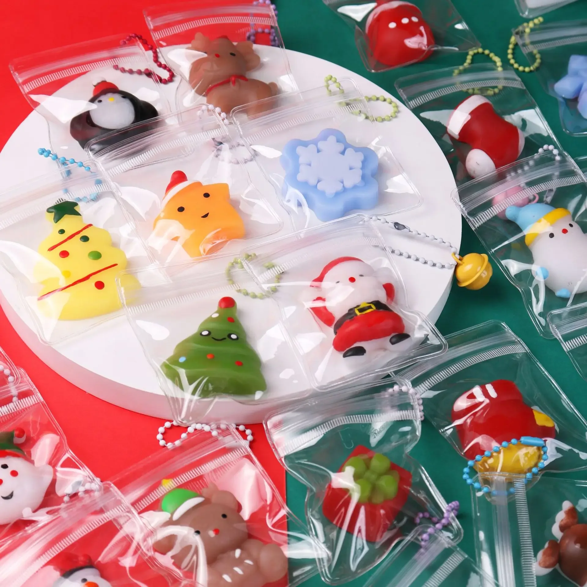Christmas Mochi Squishy Keychain Fidget Toys Christmas Trees Hanging Squishies Christmas Gifts for Kids Classroom Prizes