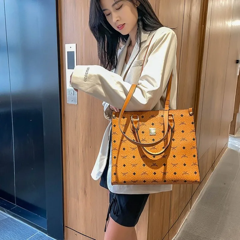 

Classy Light Luxury French Style Handbag 2025 New - High-End Versatile Exquisite Crossbody Bag for Elegant Ladies