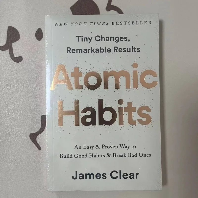 Kebiasaan atomik oleh James memberikan cara yang mudah & terbukti untuk membangun kebiasaan yang baik & memecahkan sisi buruk buku yang dikelola sendiri