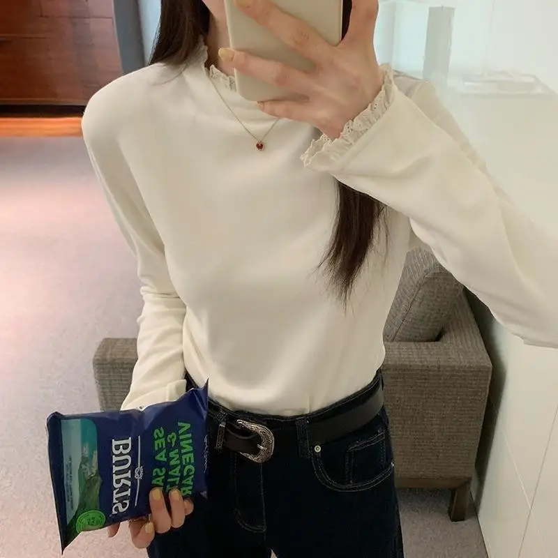 تي شيرت نسائي كوري Sle طويل Sve Mo Ne مزين بالدانتيل بقصة ضيقة وياقة مفتوحة وسحب فوق اللون