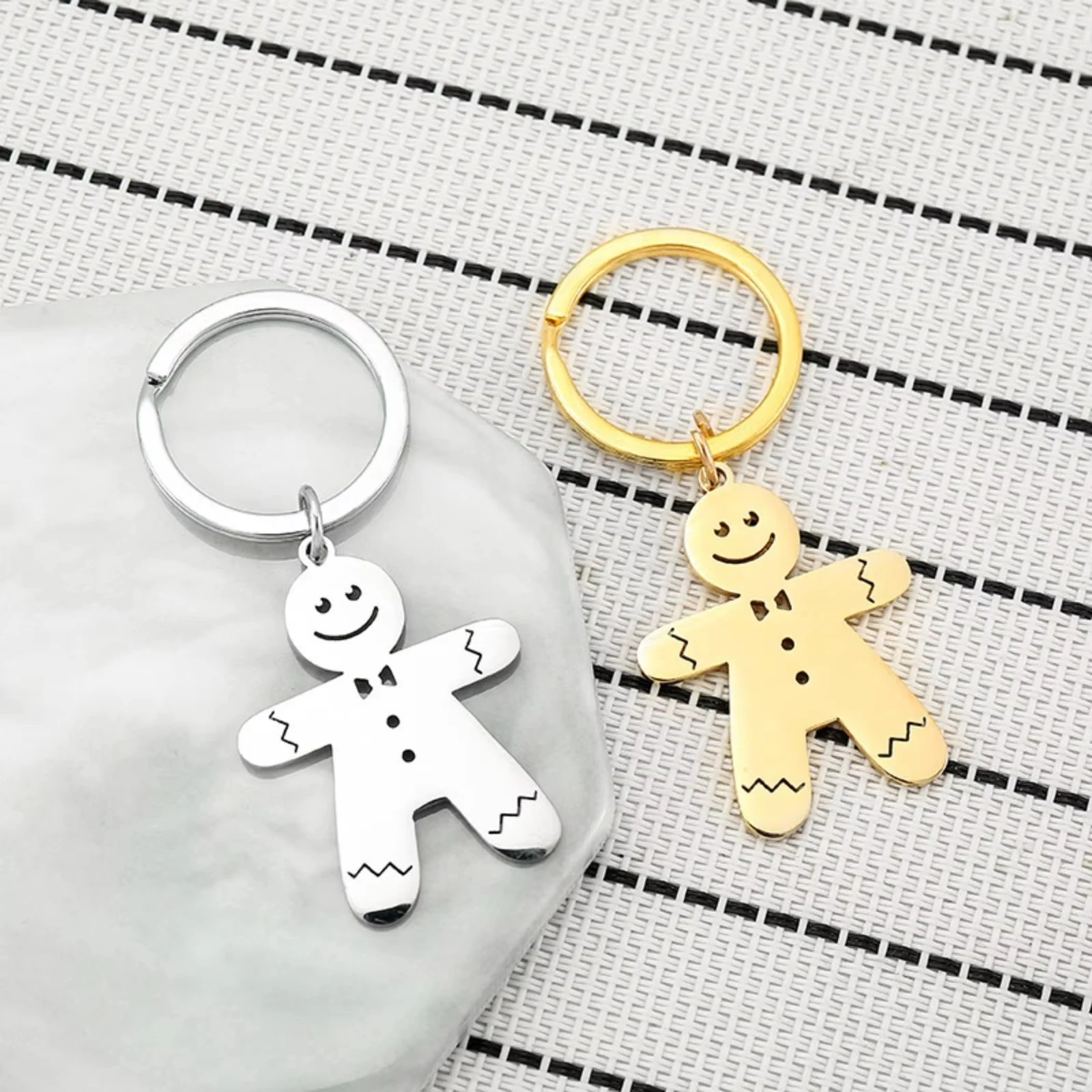 Edelstahl Lebkuchenmann Schlüsselanhänger Weihnachtsgeschenk Metall-Schlüsselring Taschenanhänger für Männer und Frauen – Detail 4