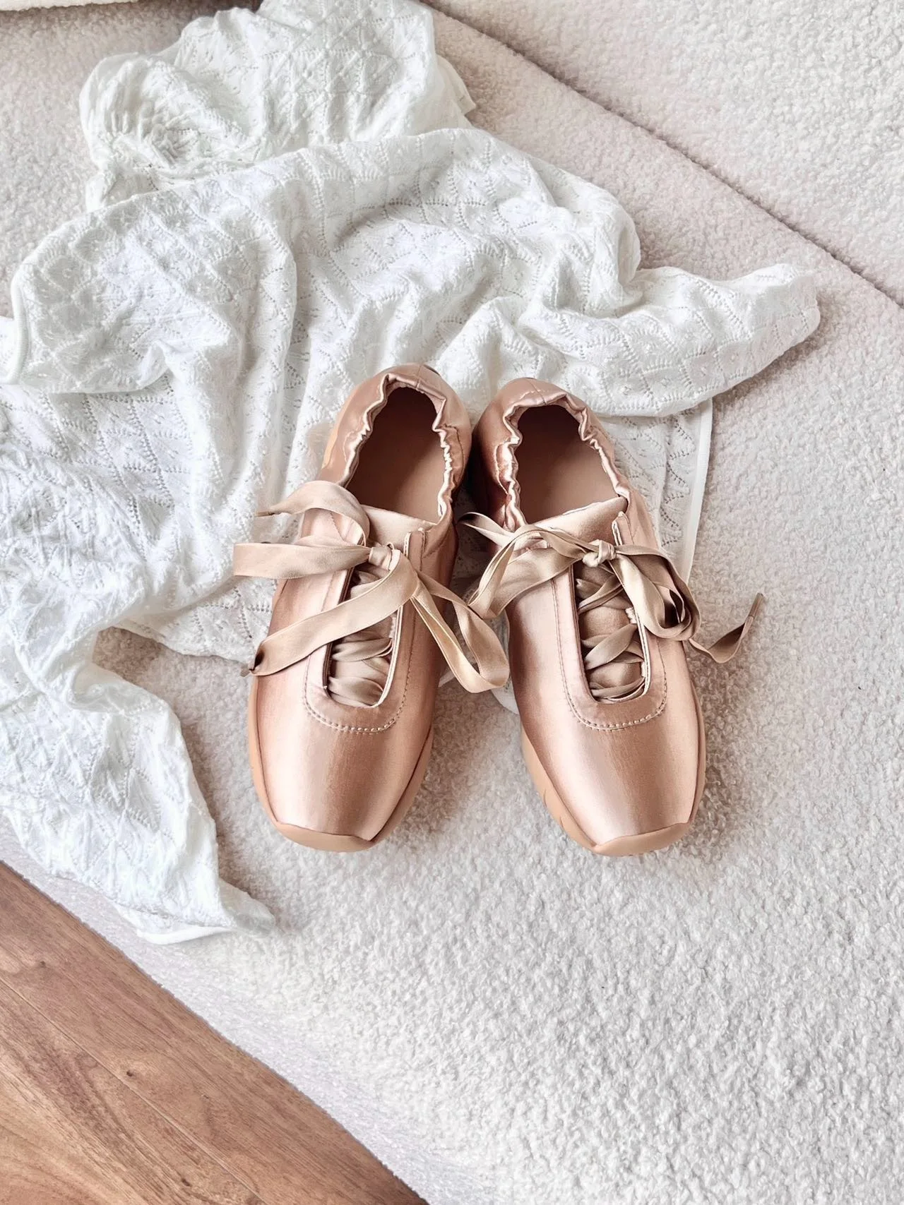 

Withered Top Quality 2025 New Arrivals Soft And Comfortable Shoes Fashion SilK Shoes Ballet Sneakers Shoes Women