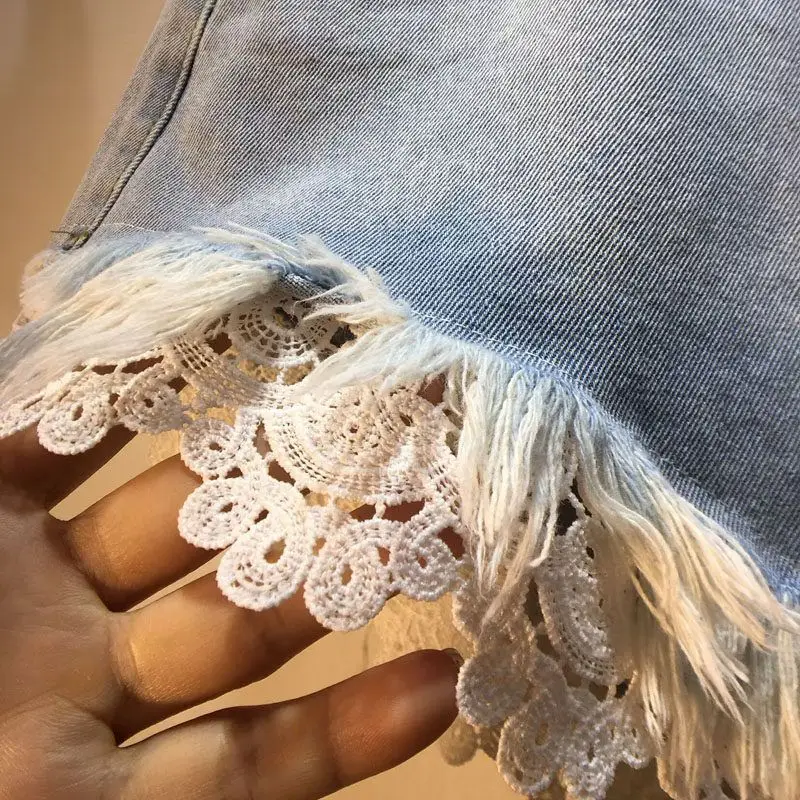 2026 Summer New Splicing Hook Lace High Waist Burr Denim Shorts Hot Pants Women