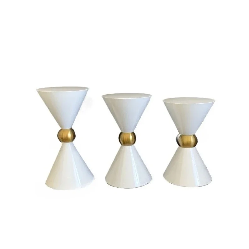 

European modern simple horn tea table hardware funnel study table, light luxury bedroom coffee table