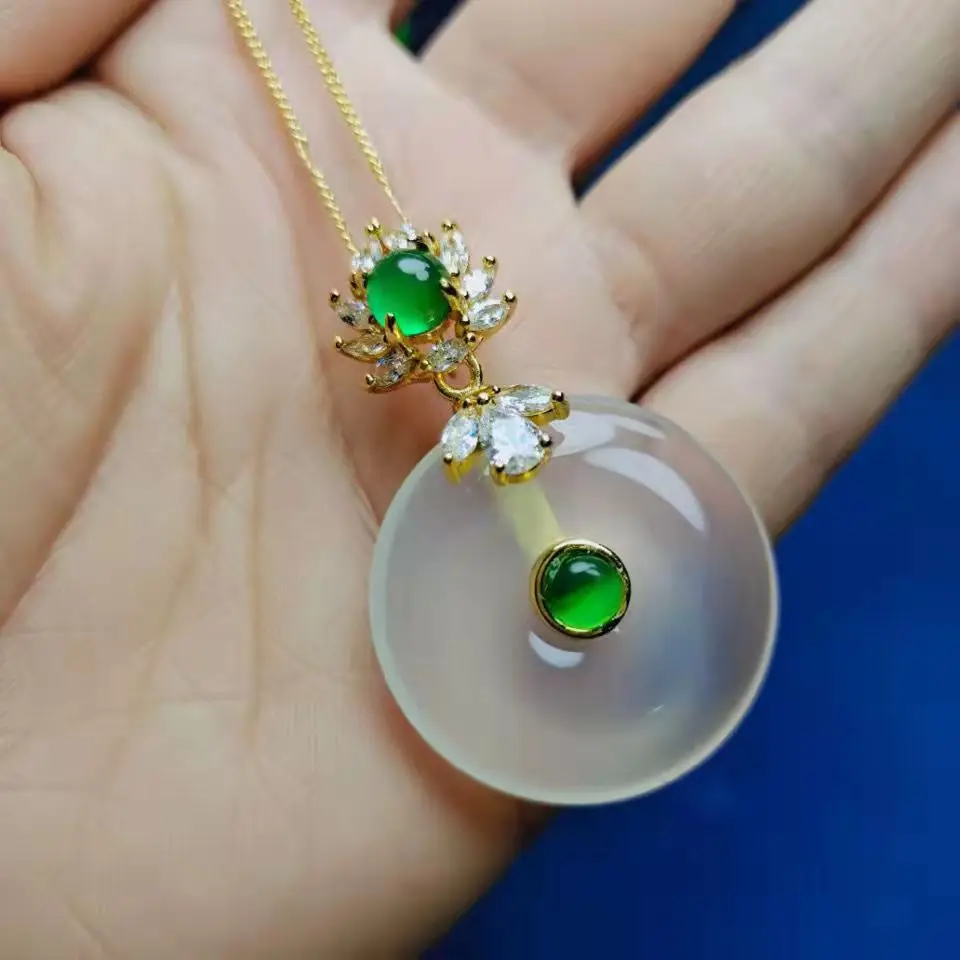 New High Quality Jewelry Natural Pendant Exquisite Jade Silver Gilded Claw Inlaid Agate Chalcedony Necklace Neck Decoration