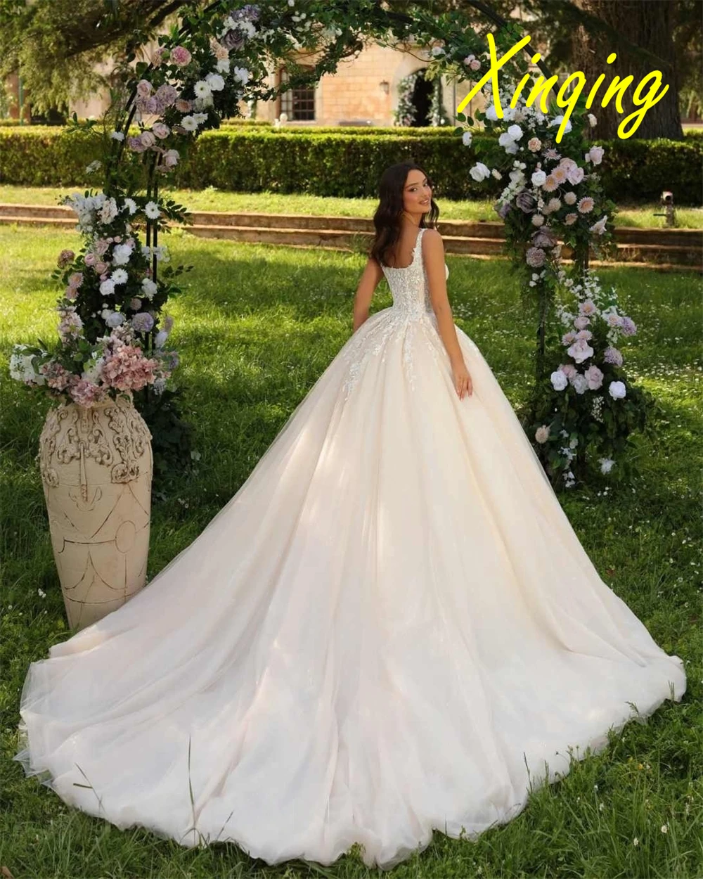 Bild 7: Maßgeschneiderte Luxus-Tüll-Brautkleider Pastoral Trägerlose ärmellose Kleider Brautkleider Temperament Maßgeschneidertes Anlasskleid
