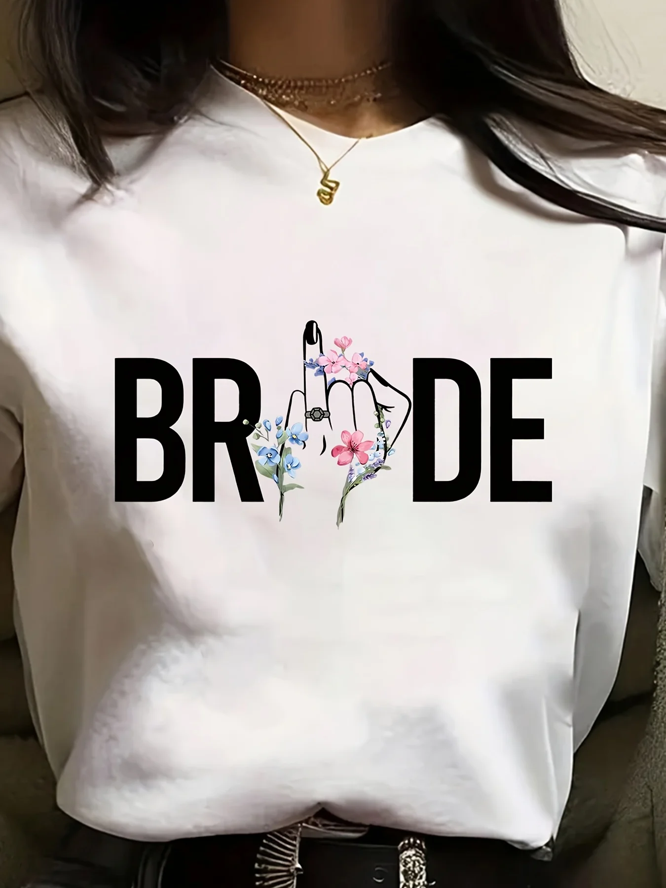 T-shirt graphique "Bride" pour femme – T-shirt décontracté à manches courtes et col rond, mélange de polyester doux, parfait pour les enterrées de vie de jeune fille